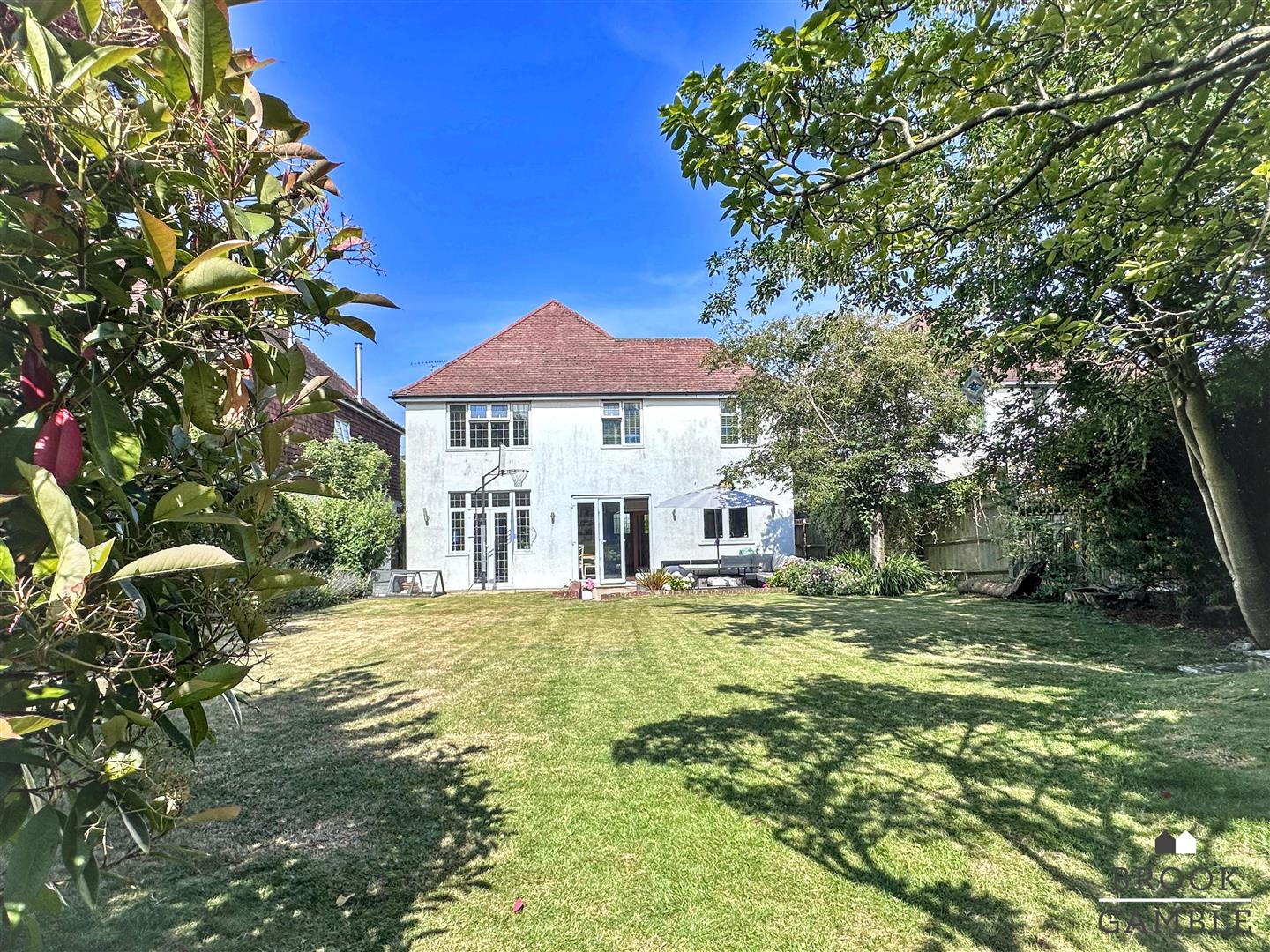 4 Bedroom House. Baldwin Avenue in Eastbourne, East Sussex 2